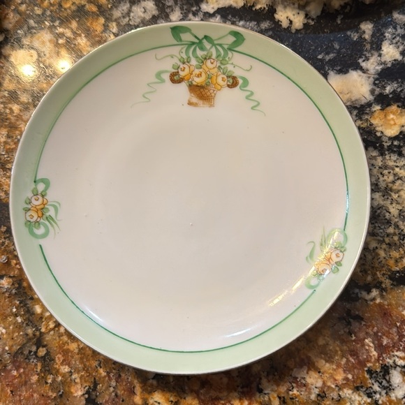Hoosier Collectible Floral Green and White salad or saucer Plate - Picture 1 of 7